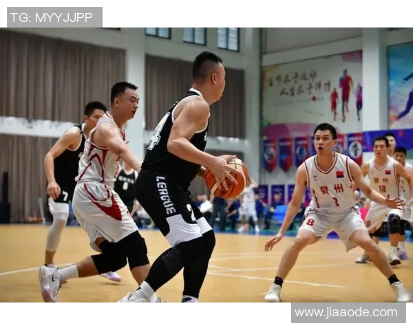 重庆篮球队总决赛精彩表现解析展现团队力量与拼搏精神