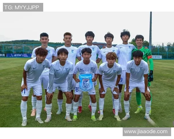 上海绿地迎战大连队全力争胜展现球队实力与斗志