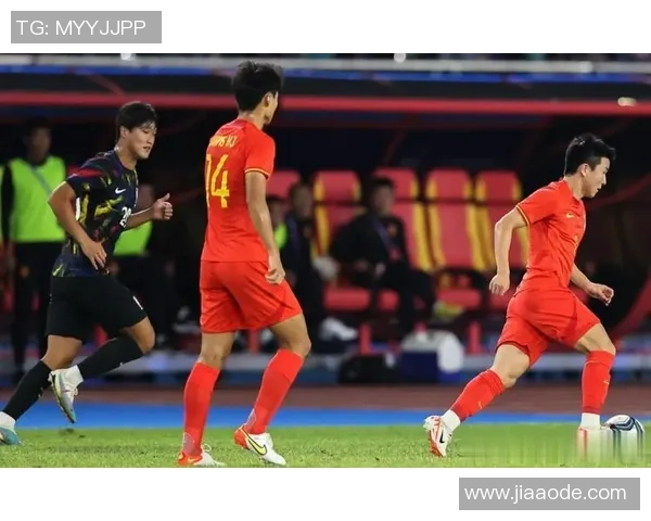 中国队在友谊赛中以二比零战胜韩国队展现强大实力与团队合作精神